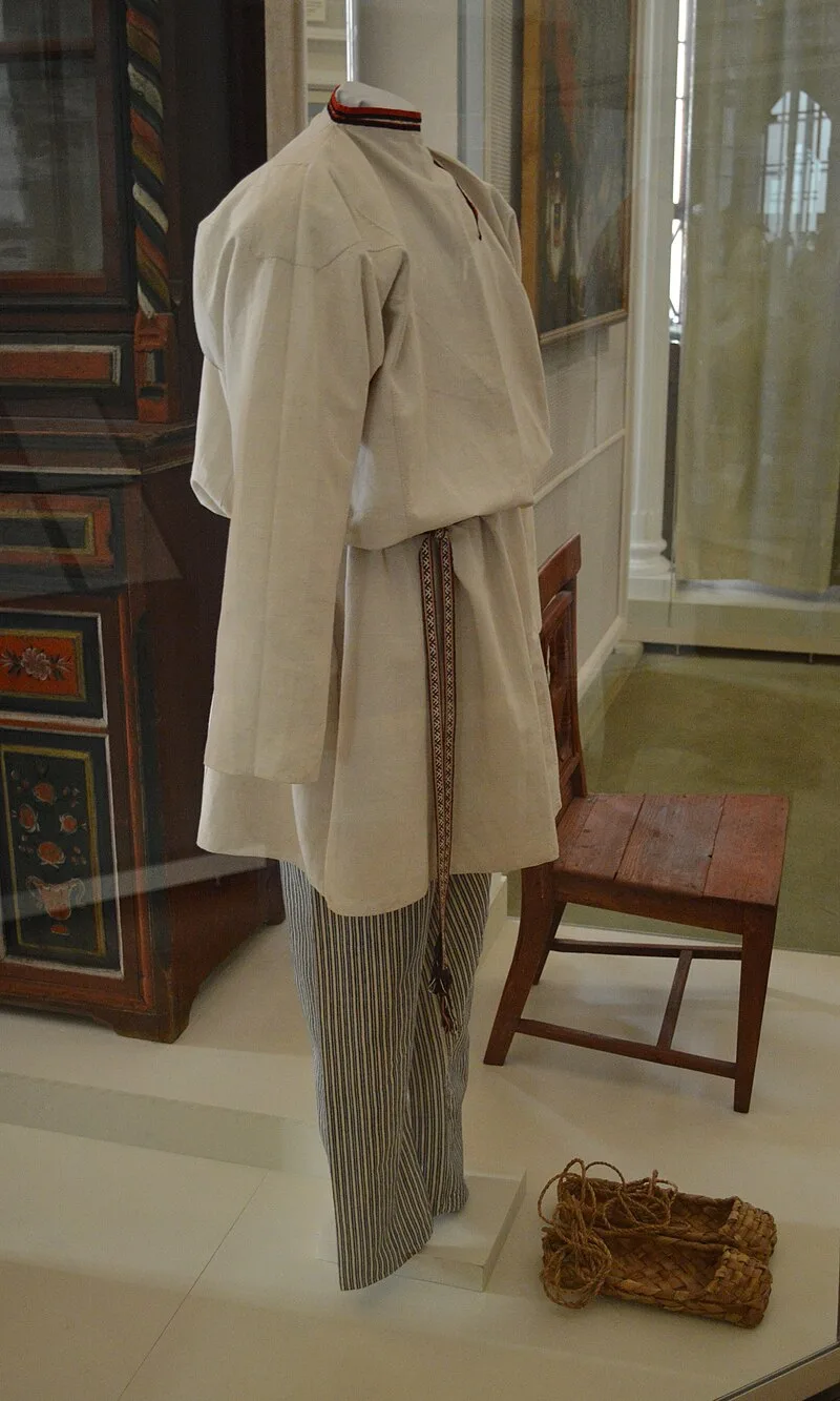 Kosovorotka russe traditionnelle - chemise masculine a col asymetrique