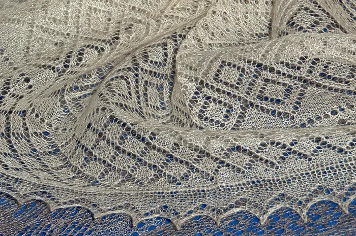 Chale d'Orenbourg en dentelle de duvet de chevre - Artisanat russe traditionnel